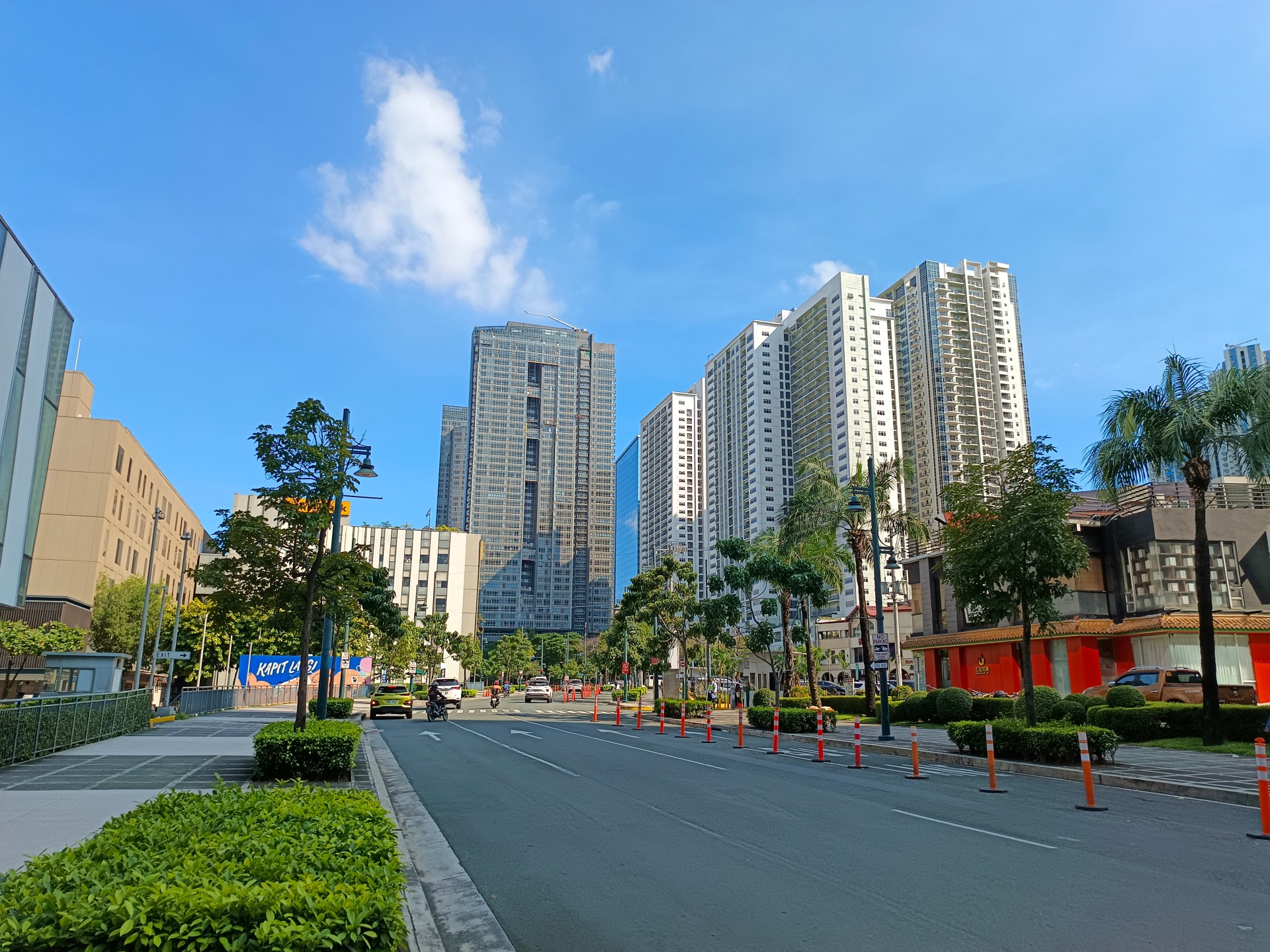 팬텀 V 플립 5G(Phantom V Flip 5G)는 사람들의 플립 스마트폰입니다