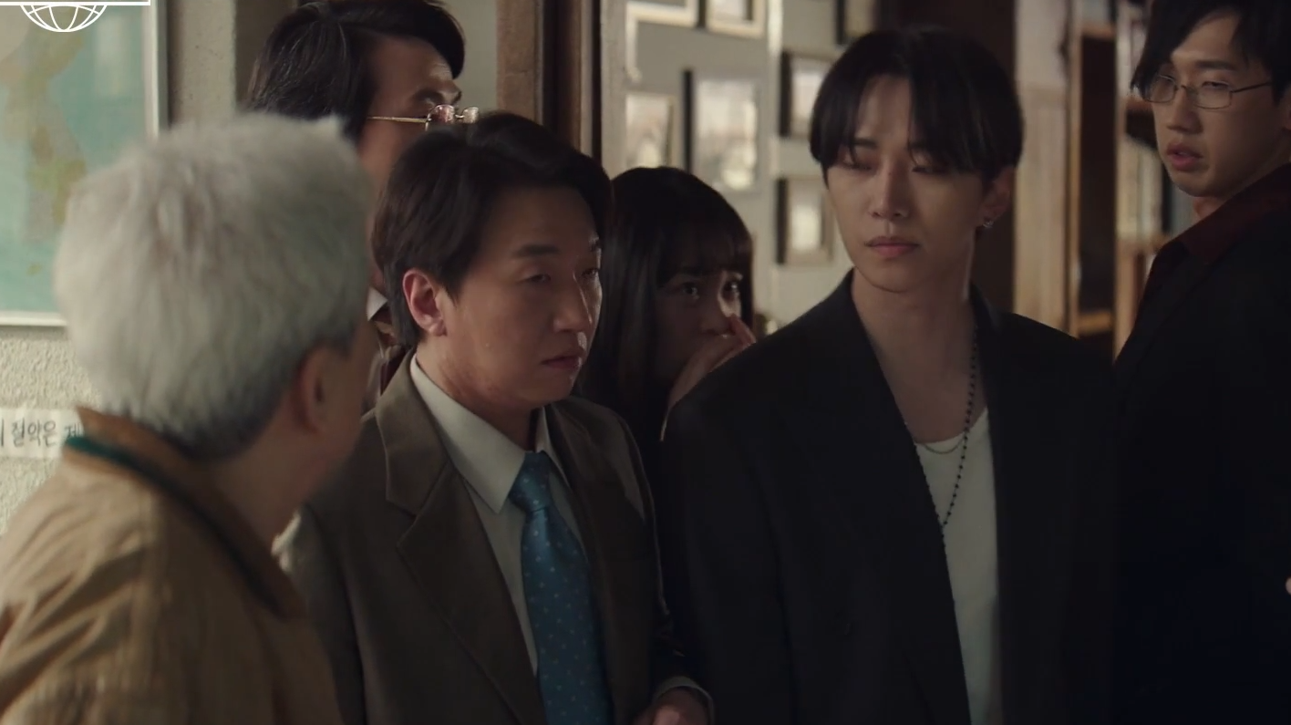 최사장과 태풍상사 직원들