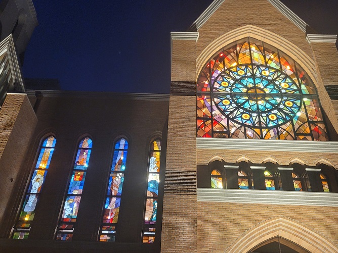 대전교구 세종 성 요한 바오로 2세 성당 스테인드글라스