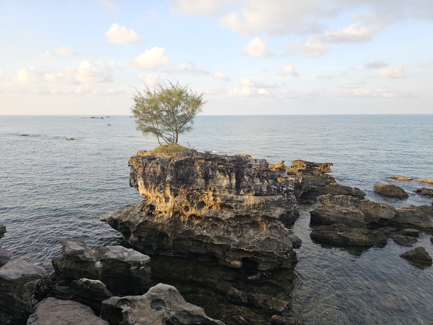 [25.3월] 푸꾸옥 #4&amp;#124;씨쉘 호텔 근처 아침 산책-딘까우 사원(Dinh Cau Temple)