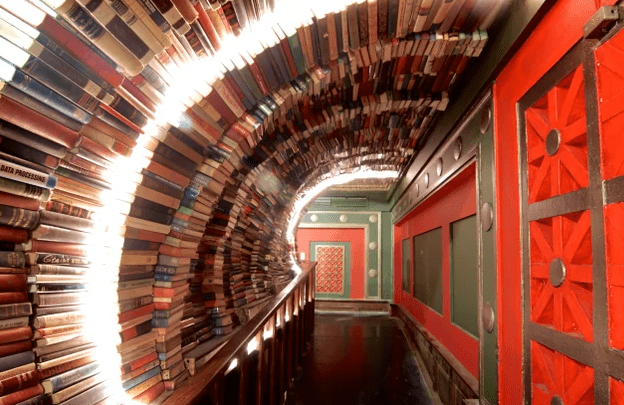 LA의 문화 보물, 더 라스트 북스토어(The Last Bookstore) 깊이 탐방기