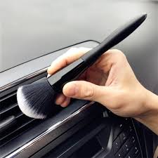 실내 디테일링 소프트 브러시 사용 장면