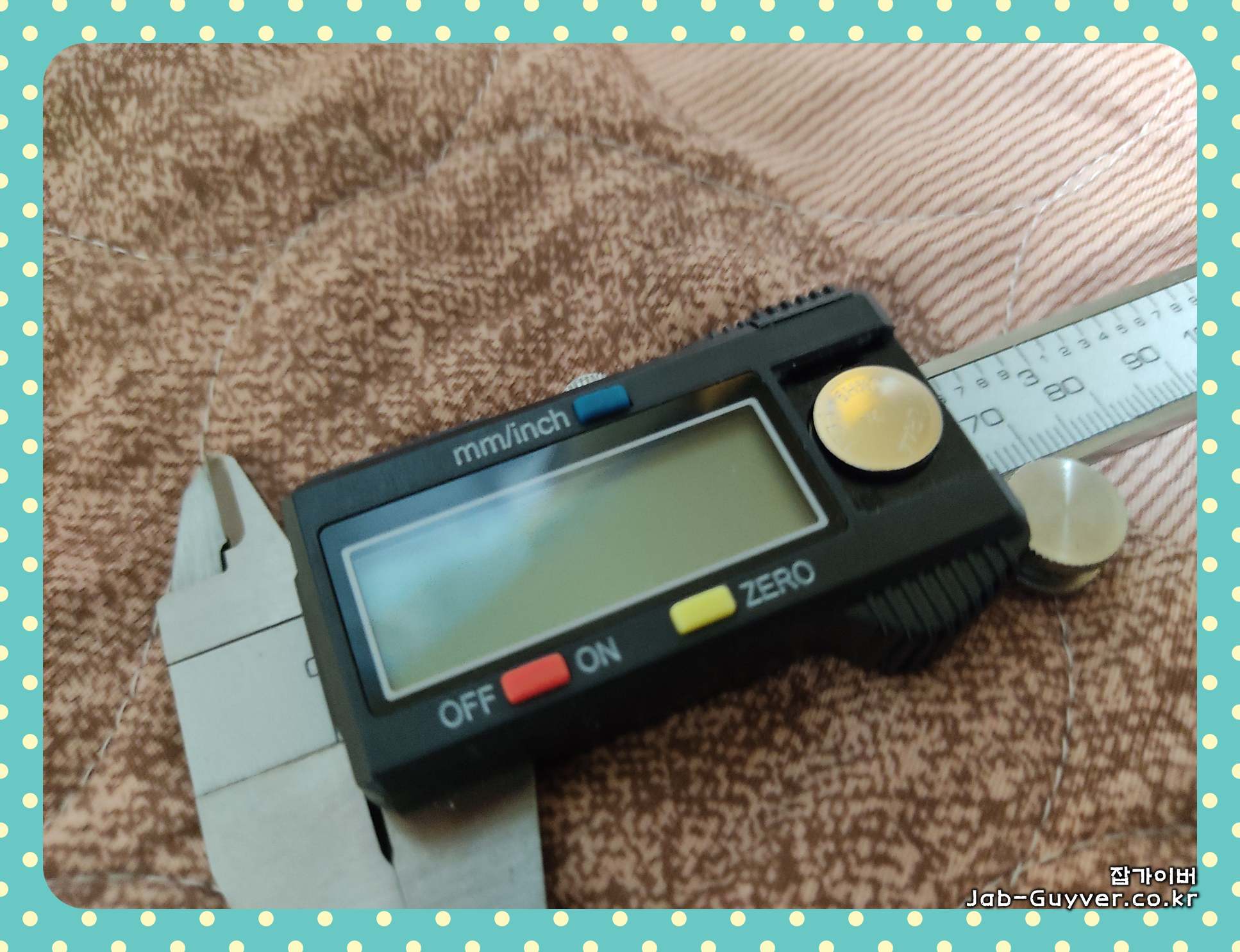 디지털 노기스 배터리 삽입 시 접점과 극성 확인