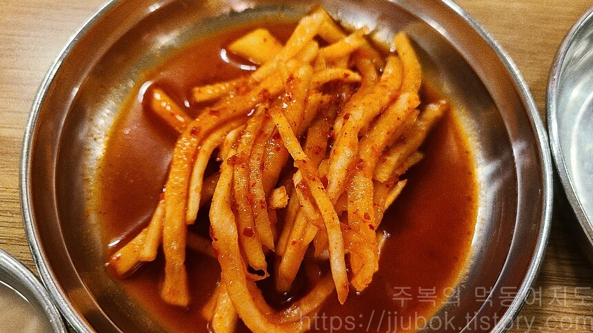 토부리-병천순대-밑반찬-무생채