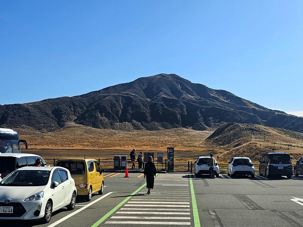 Mount Aso tour featuring Kusasenri grassland and roadside rest area parking