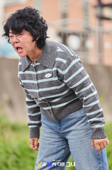 낮과 밤이 다른 그녀 줄거리