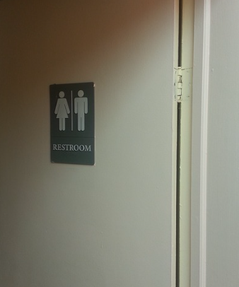 화장실 가고 싶어지는 꿈 의미 및 상황에 따른 해석은?