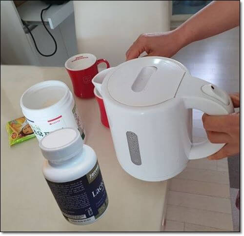 락토페린 먹는 여자