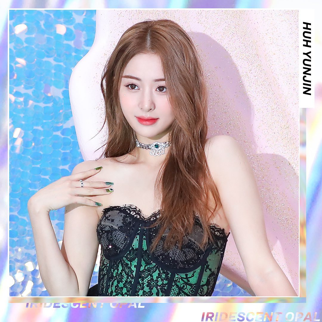 르세라핌 멤버 허윤진