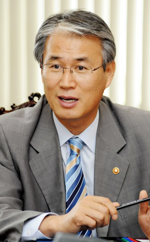 권오을 국가보훈부 장관 후보자 지명