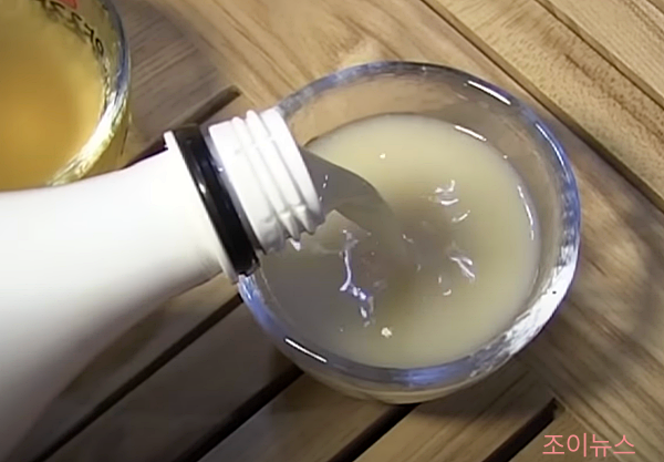 막걸리를 따르는 모습_ytn사이언스