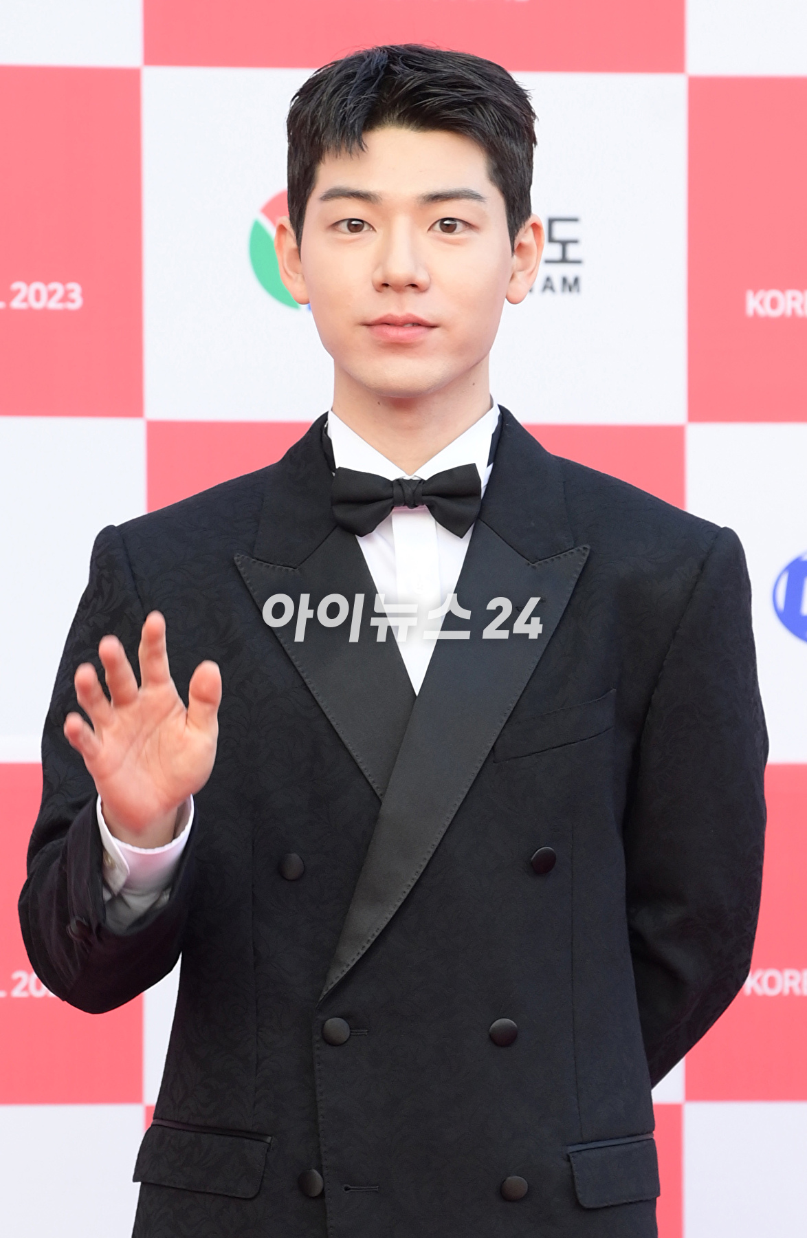 배우 배현성이 14일 오후 경남 진주시 경남문화예술회관에서 열린 '2023 코리아드라마어워즈' 레드카펫 행사에 참석하고 있다. [사진=정소희 기자]