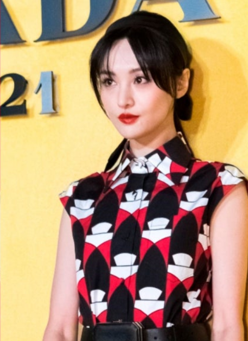 프라다 엠버서더의 저주?