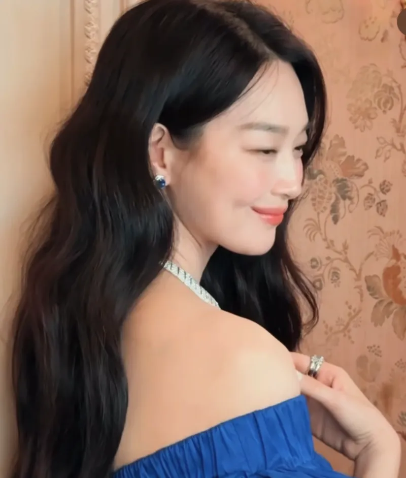 루이비통 하이 주얼리, 루이비통 버츄어시티 컬렉션, 신민아 화보, 신민아 루이비통, 고소영 패션, 고소영 동안 비결, 다이아몬드 반지 추천, 오프숄더 드레스 코디, 하이 주얼리 스타일링, 40대 여성 하이 주얼리, 명품 주얼리 브랜드, 셀럽 착용 주얼리, 공유 수트핏, 공유 공식석상 패션, 명품 수트 코디법, 신민아 공유 루이비통, 공유 신민아 투샷, 루이비통 커플 화보, 남녀 하이 주얼리 스타일링