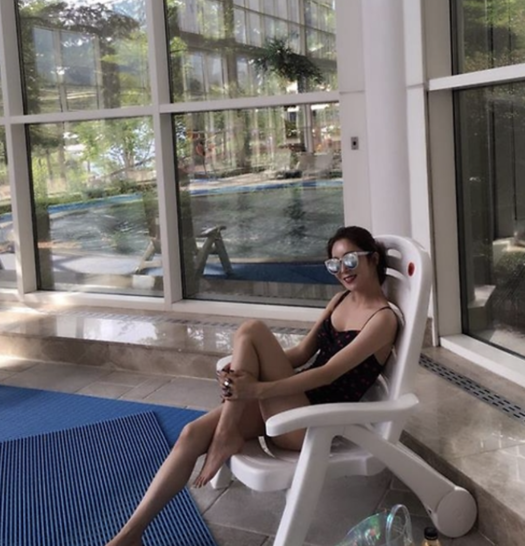 장가현 다리 각선미