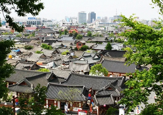 전통과 현대가 공존하는 전주 한옥마을