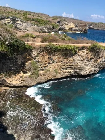 발리 브로큰 비치 Broken Beach 파도와 바람이 만든 천연 아치_2