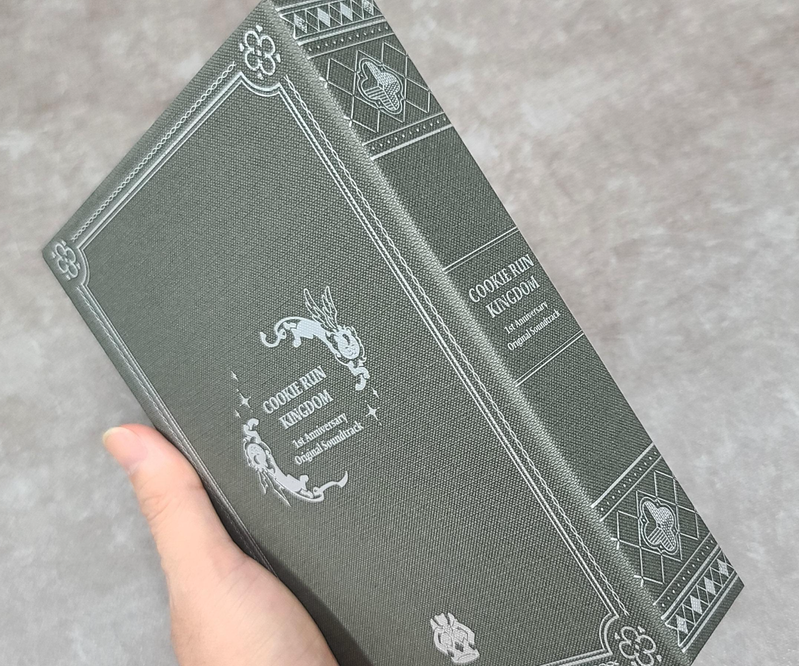 쿠키런 쿠키런킹덤 쿠키런OST OST앨범 데브시스터즈 귀여운택배 쿠키런택배 깔끔한디자인 고급재질 품질표시 주의사항 동화책