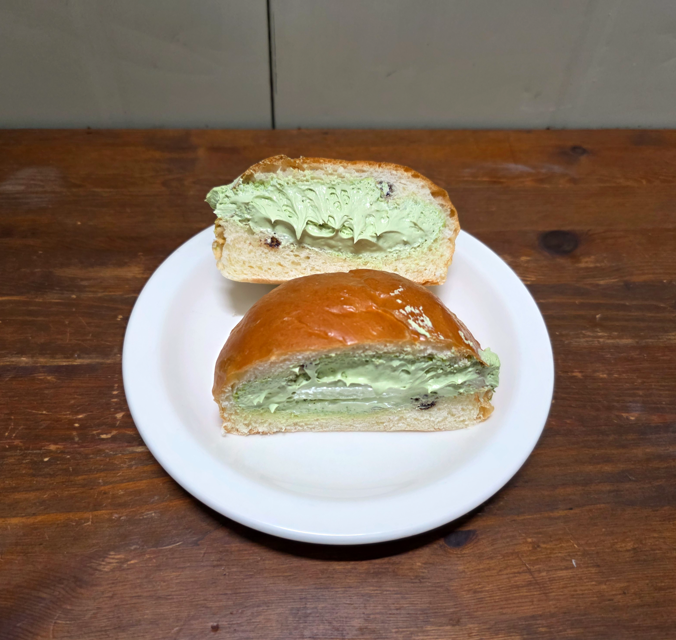 gs25서울우유초코칩피스타치오크림빵