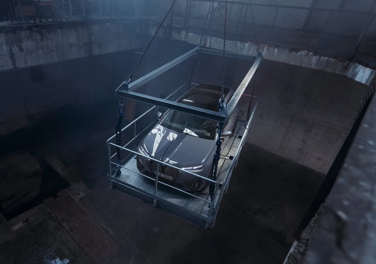 BMW IX M60 차량 이미지