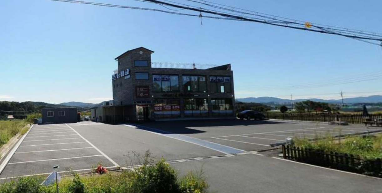 안성 양성 시골막국수 매장 앞 주차장