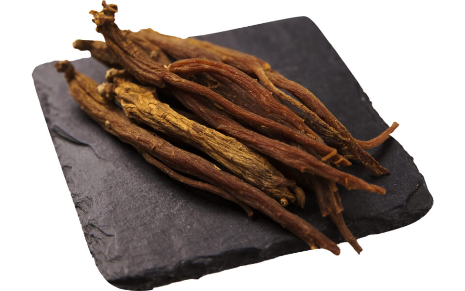 홍삼이 가지런히 놓여있는 사진