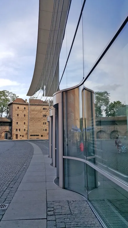 신박물관 입구옆