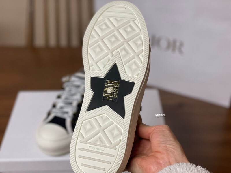 디올(DIOR) 워크앤디올 스니커즈 - 밑창 디자인