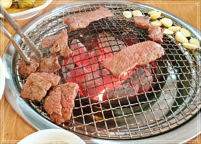 생생정보 마당 강원 홍천 농장직영 한우 정육식당&#44; 투뿔 숯불 구이 맛집