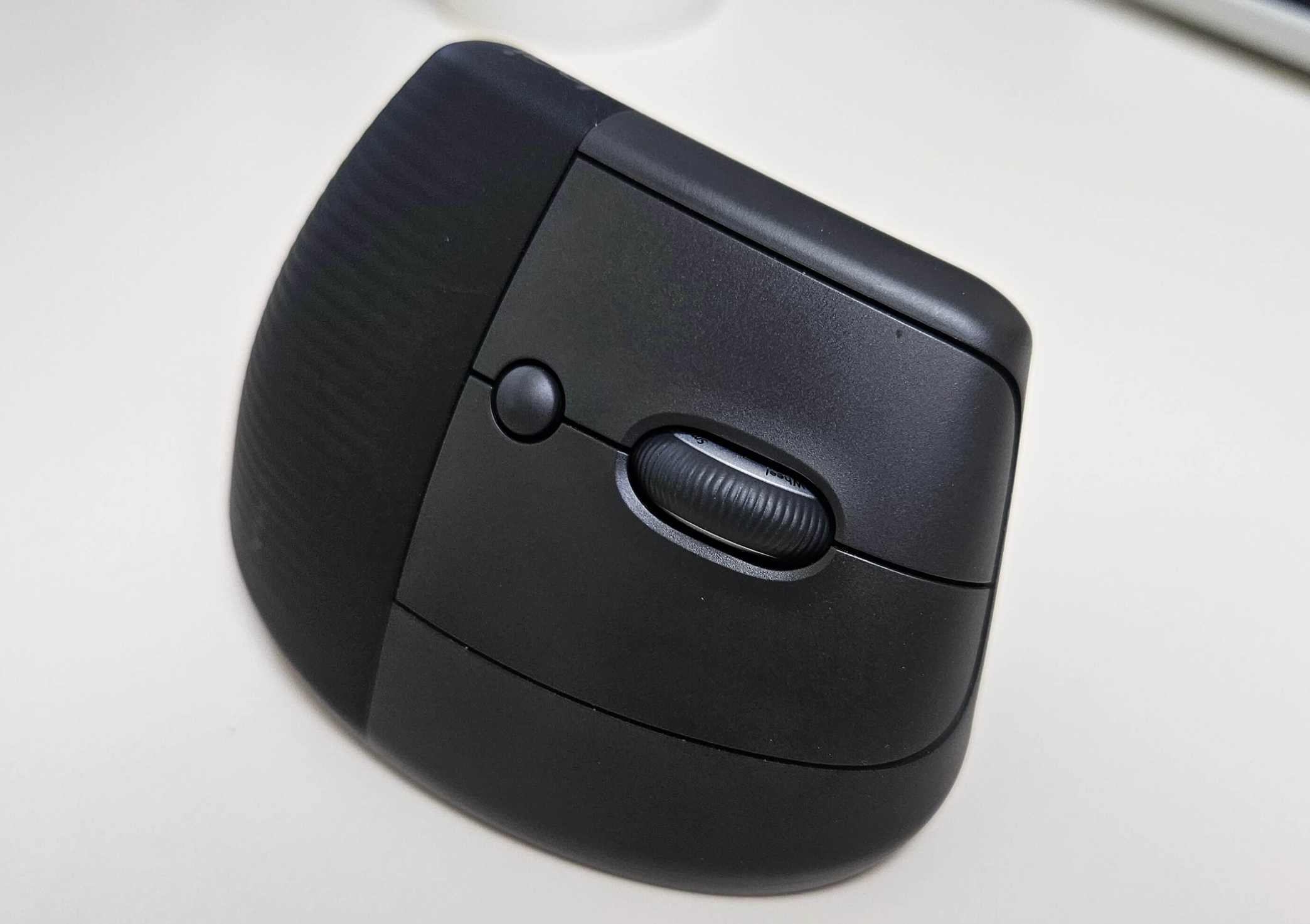 로지텍-버티컬-마우스-휠크기