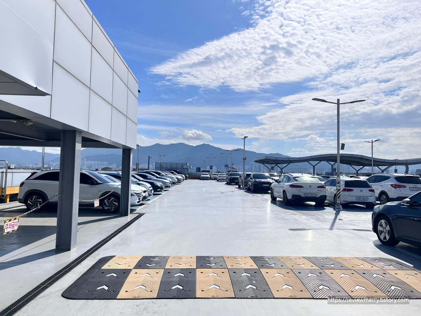 4층 옥상 주차장