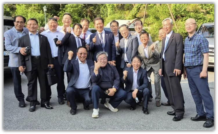 이재명 대통령의 오리엔트 시계공장 동료 (출처: 정청래 의원 페이스북)