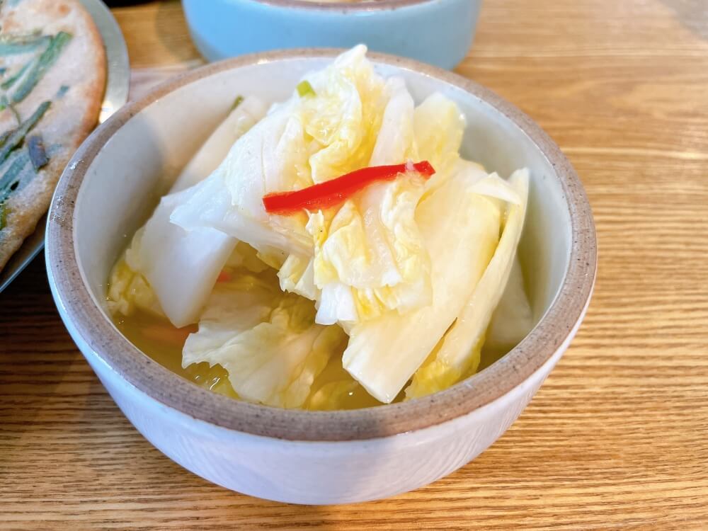 한라산아래첫마을-백김치-모습