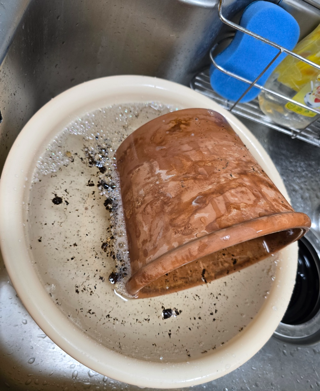 토분을 담궈둡니다.