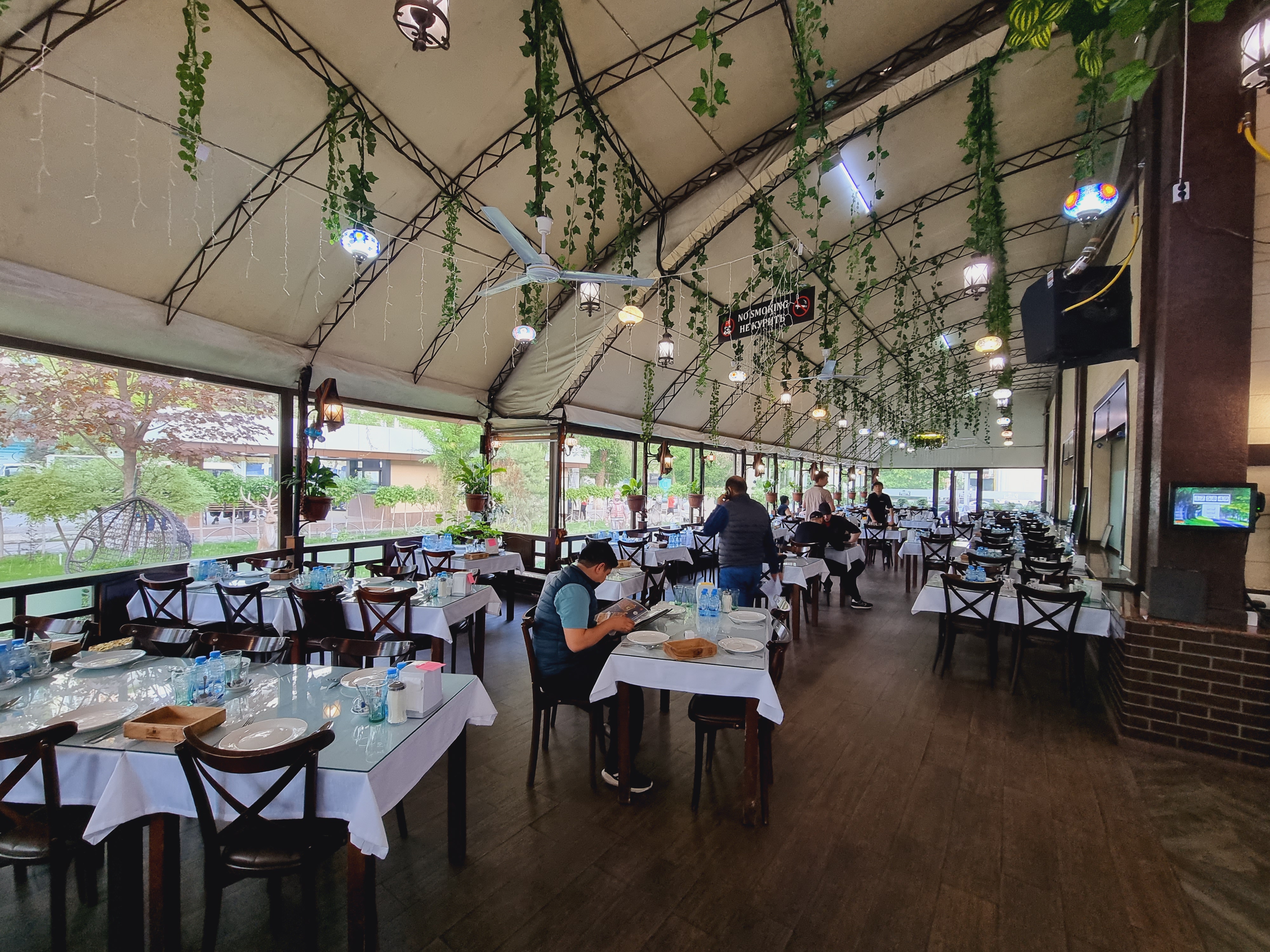 Efendi 레스토랑 외관 및 내부