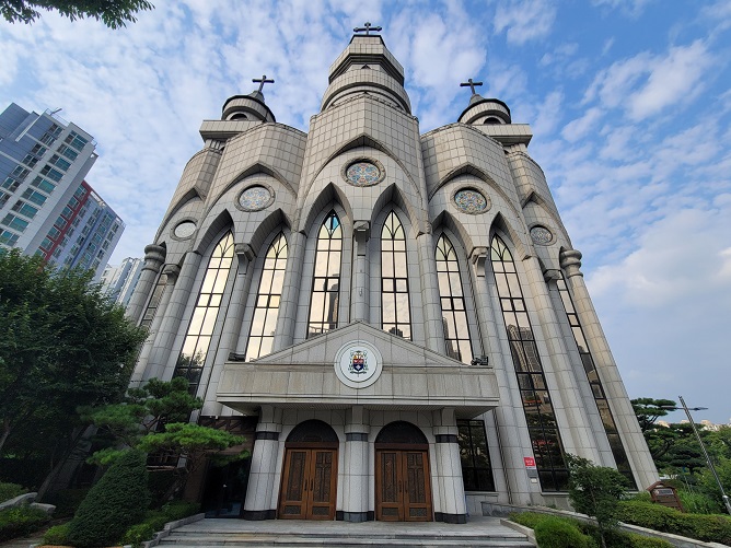 수원 정자동 주교좌성당