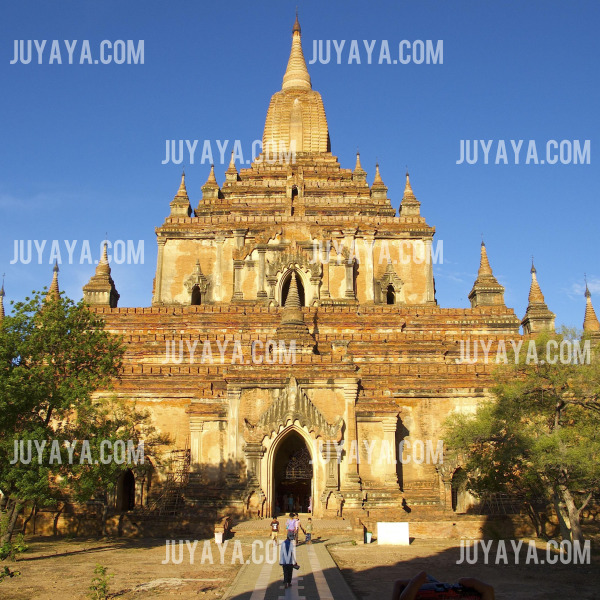 가까이에서 바라본 미얀마 바간의 고대 사원의 정교한 구조.