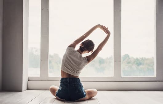 아침 스트레칭으로 몸과 마음 깨우는 법