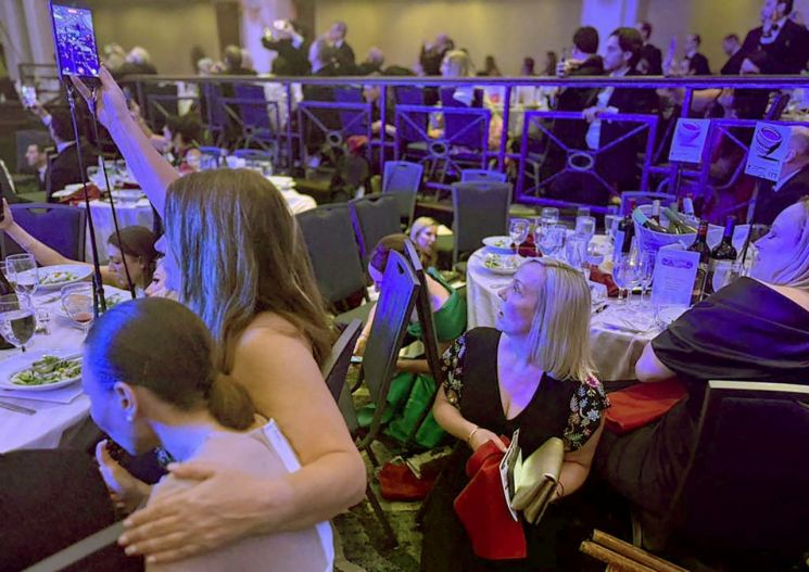 트럼프 피신 영상: 백악관 기자단 만찬 총격 사건 발생 ❘ 현장 상황·피신 경로·용의자 체포 실시간 분석