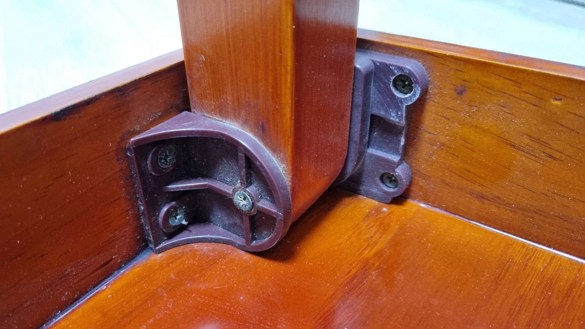 밥상 다리 고정 볼트