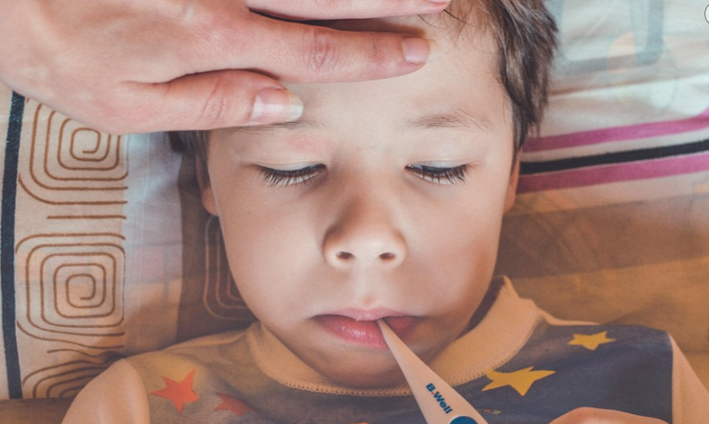 감기 걸린 아이 사진