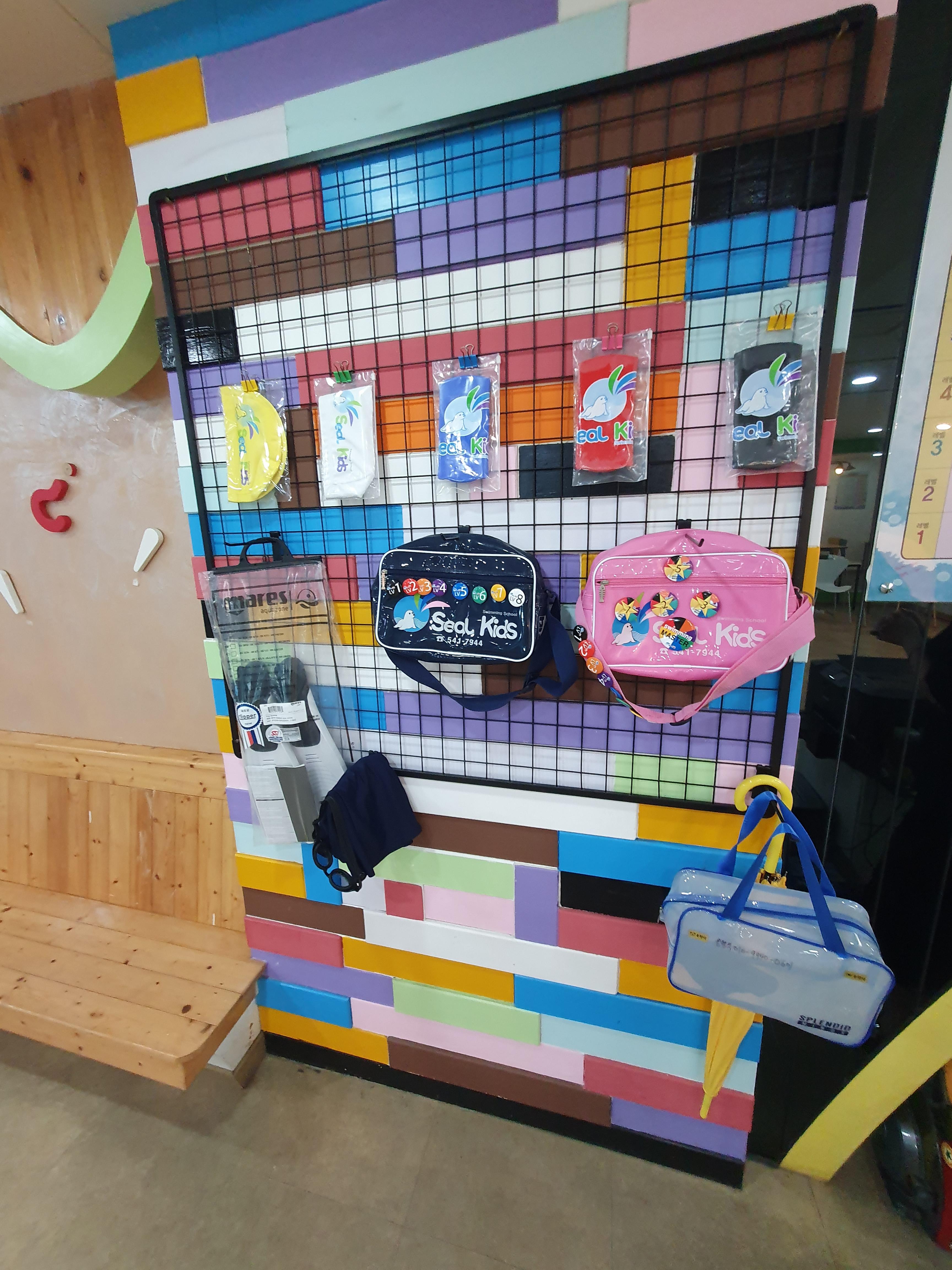 씨엘키즈 수영장 다니면 받게되면,수모와 가방