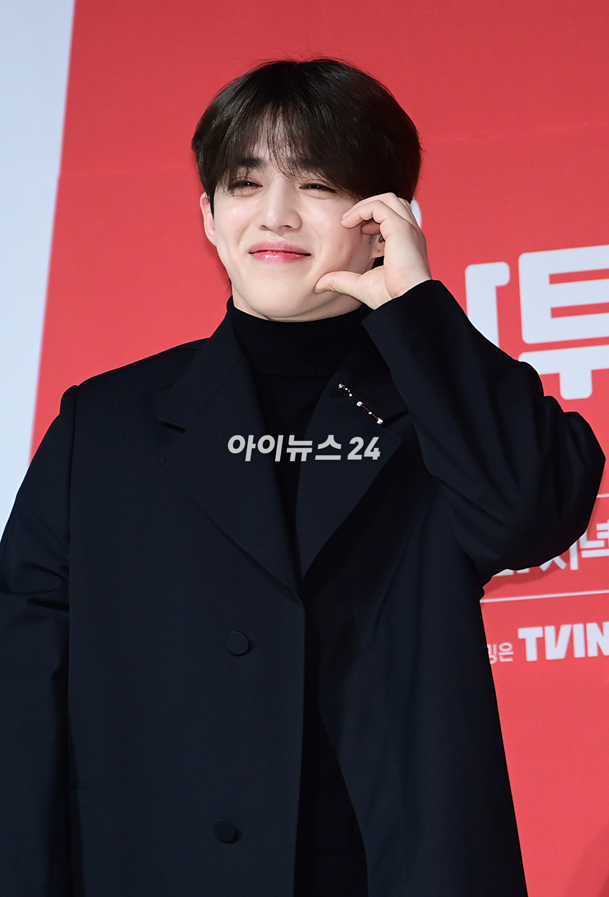 세븐틴 에스쿱스가 3일 오후 서울 논현동 엘리에나 호텔에서 열린 tvN '나나투어 with 세븐틴'(연출 나영석) 제작발표회에 참석하고 있다. [사진=정소희 기자]