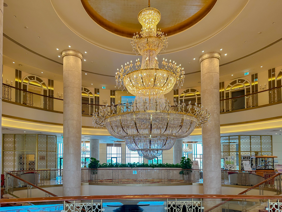 쉐라톤 그랜드 다낭 - 로비와 웅장한 조명