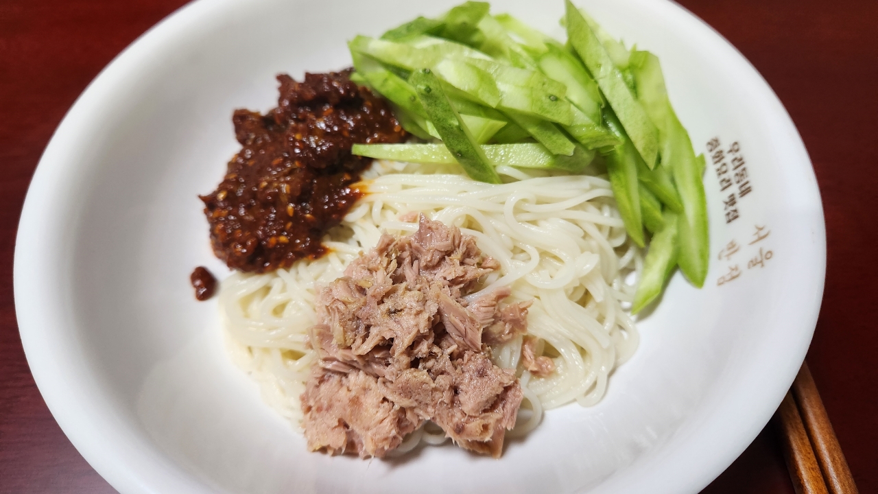 참치를 얹어 고소하고 매콤새콤한 초간단 비빔국수 만들기 레시피 - undefined - undefined - 🥗🍙 조리 시작 : 참치를 얹어 고소하고 매콤새콤한 초간단 비빔국수 만들기 레시피 - undefined - undefined - 🥗🍙 조리 시작 :