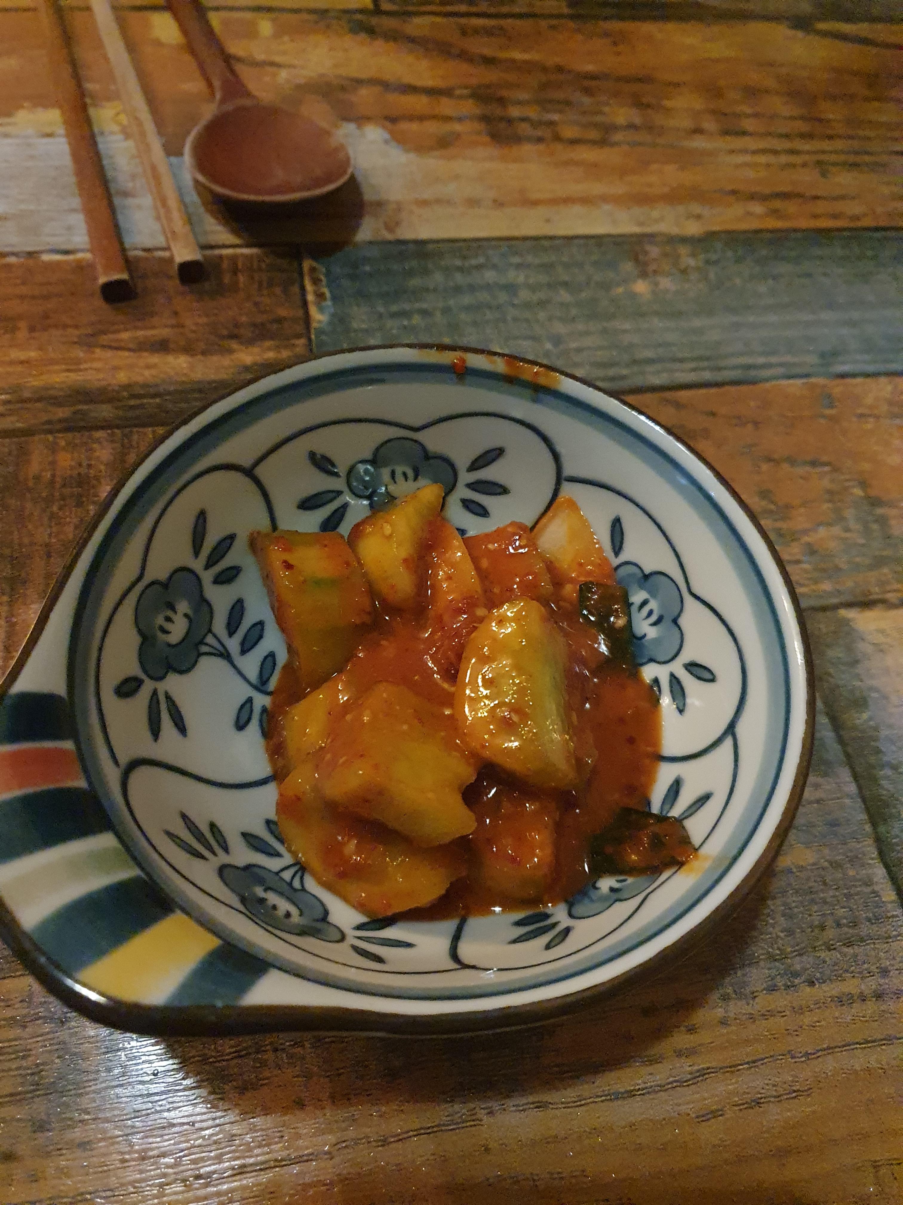 대전 갈마동 맛집 밥한톨 처음으로 나오는 기본 반찬 오이 무침