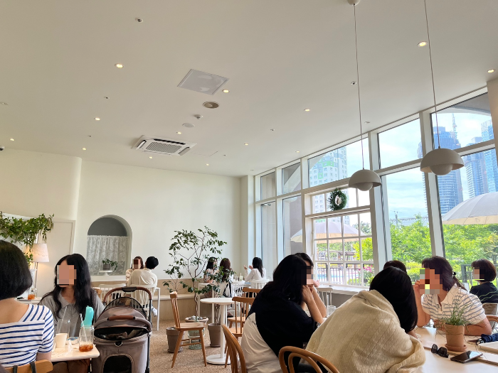 그로브 인 송도 내부 모습, 넓은 좌석