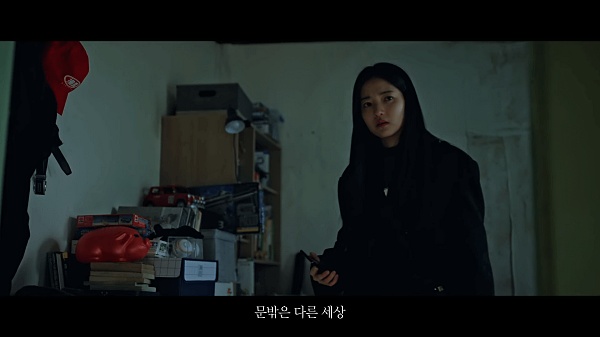 집안으로-들어서는-김태리