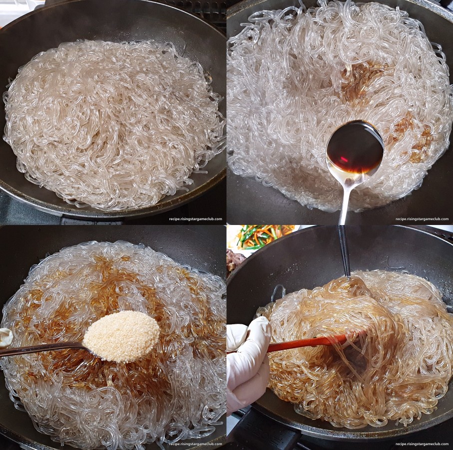 잡채에 들어갈 삶은 당면을 팬에 담아 간장, 설탕을 넣고 볶아주는 사진