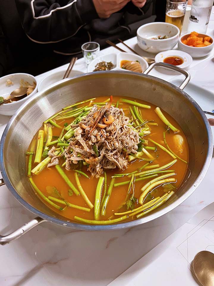 종로 북촌 삼청동 맛집 추천 생방송투데이 탕 하나에 4가지 맛 개성철렵국 개성 잔치 비빔밥 제육전 고수무침 오늘방송 먹킷리스트